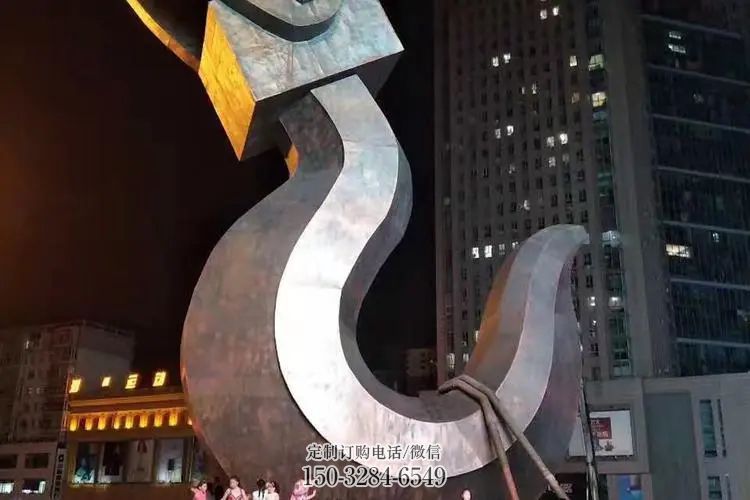 秤鉤雕塑，小區(qū)地產(chǎn)標(biāo)識雕塑，不銹鋼美陳景觀雕塑